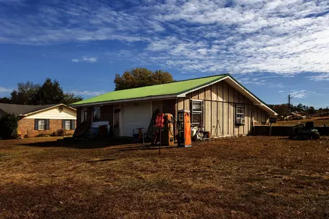 275 Old Stage Rd, Spring City, TN 37381