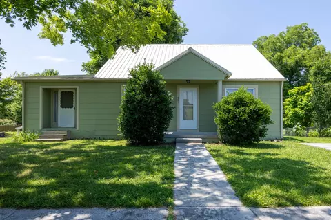 600 6th St, Etowah, TN 37331