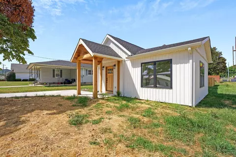 112 2nd Ave, Dayton, TN 37321