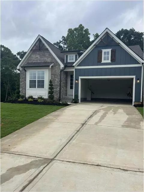 6392 Satjanon Dr, Ooltewah, TN 37363