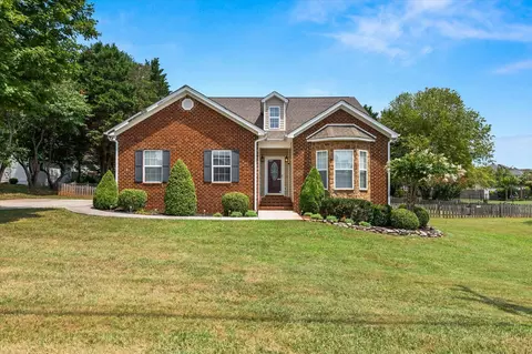 1202 Crestway Dr, Athens, TN 37303