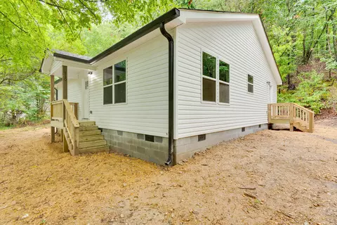 410 Hollywood Dr, Rossville, GA 30741