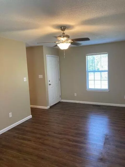 Living - 168 Cross Way, Ocoee, TN 37361 photo 1 of 2