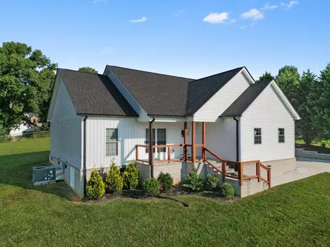 Exterior - 1004 Valley Dr, Athens, TN 37303 photo 6 of 7