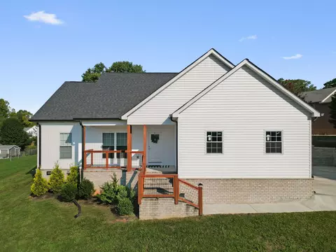 Exterior - 1004 Valley Dr, Athens, TN 37303 photo 2 of 7