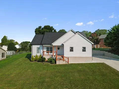1004 Valley Dr, Athens, TN 37303