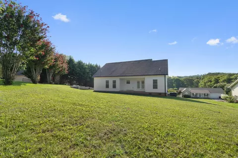 Exterior - 1004 Valley Dr, Athens, TN 37303 photo 5 of 7