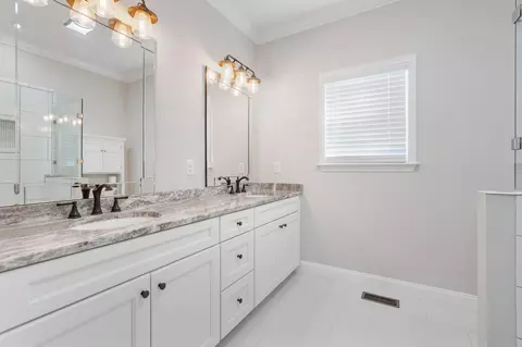 Bath - 1004 Valley Dr, Athens, TN 37303 photo 1 of 6