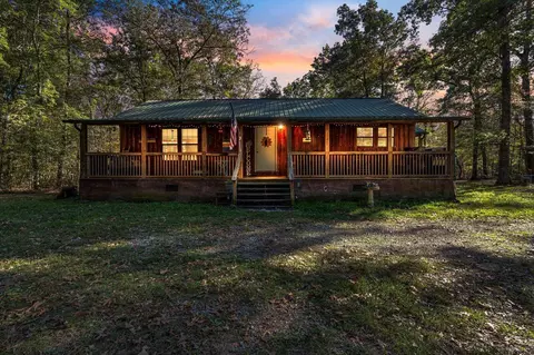607 Holly Dr, Pikeville, TN 37367