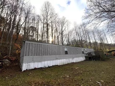 982 Harbor Rd, Tazewell, TN 37879