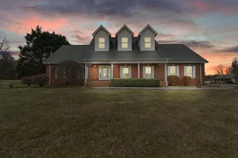 101 Legacy Dr, Madisonville, TN 37354