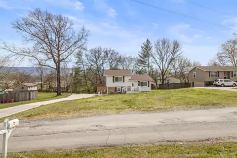 609 Lawrence St, Etowah, TN 37331