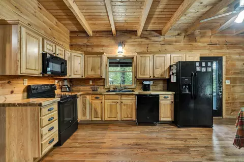 208 Charles Eaves Ln, Benton, TN 37307