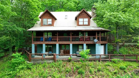 200 Peachtree Ln, Tellico Plains, TN 37385