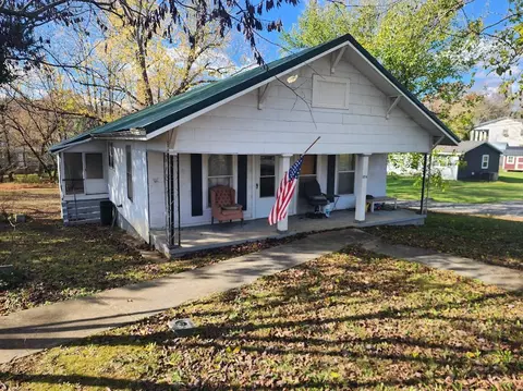 324 N Indiana Ave, Etowah, TN 37331