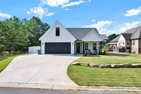 44 E Madison St, Chatsworth, GA 30705
