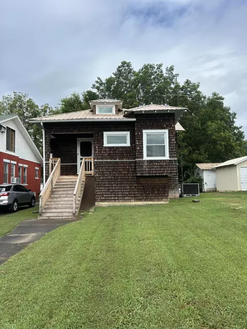 514 Ohio Ave, Etowah, TN 37331