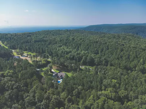 833 Highgate Pt, Soddy Daisy, TN 37379