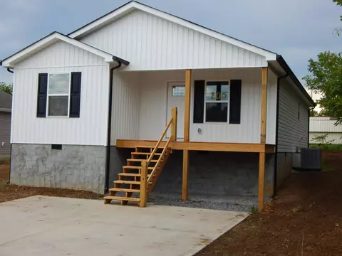 205 Kelsey St, Etowah, TN 37331