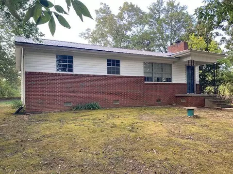 691 Oak Grove Rd, Benton, TN 37307