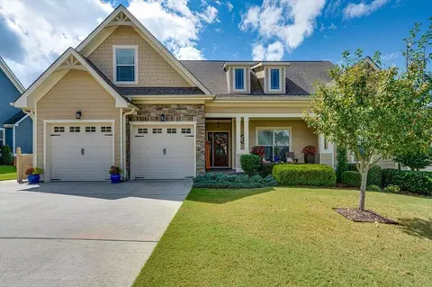 8946 Seven Lakes Dr, Ooltewah, TN 37363