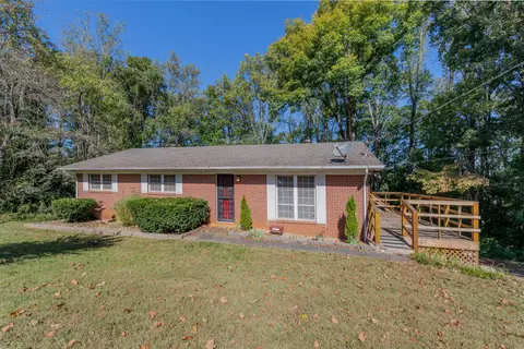214 Woodland Dr, Kingston, TN 37763