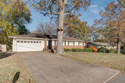 811 Belvoir Crest Dr, Chattanooga, TN 37412