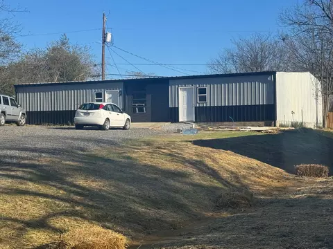 831 Louisiana Ave, Etowah, TN 37331