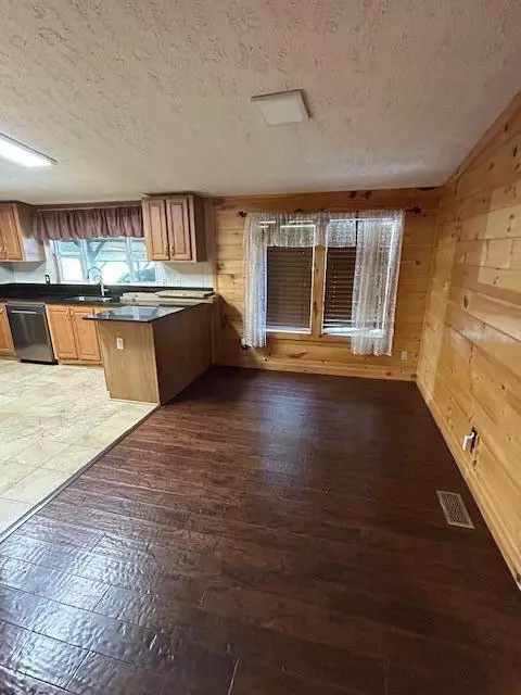 219 Womble Rd, Farner, TN 37333 photo 4