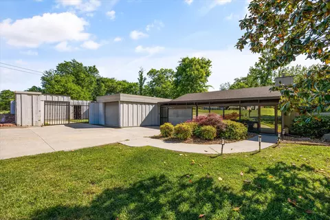 565 Hillcrest Cir, Etowah, TN 37331