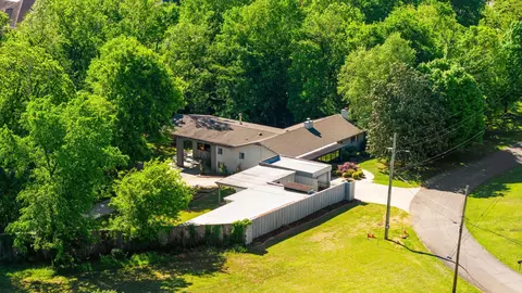 565 Hillcrest Cir, Etowah, TN 37331