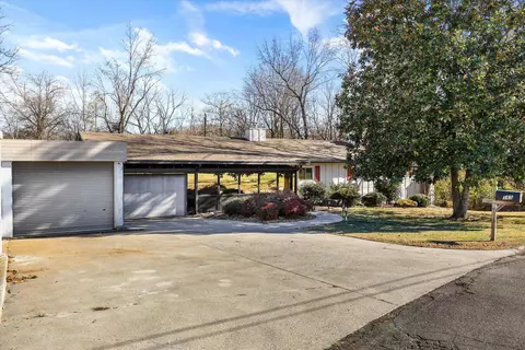 565 Hillcrest Cir, Etowah, TN 37331