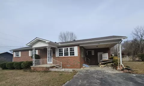 126 Lakeview Dr SE, Cleveland, TN 37323