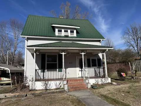 910 Georgia Ave, Etowah, TN 37331