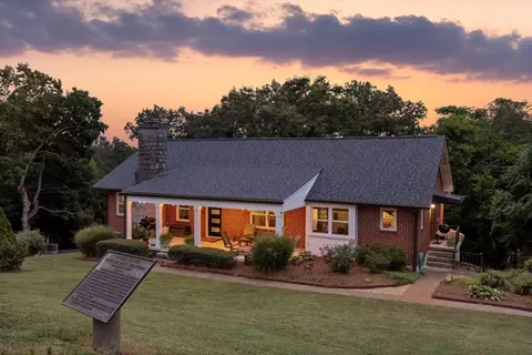 701 S Crest Rd, Chattanooga, TN 37404