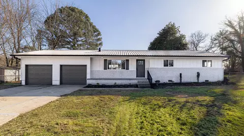 142 N Cherry St, Tunnel Hill, GA 30755