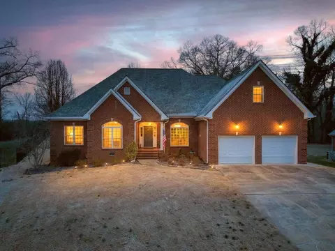 10824 Daffodil Cir, Soddy Daisy, TN 37379