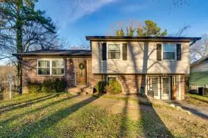 1627 N Chester Rd, Hixson, TN 37343