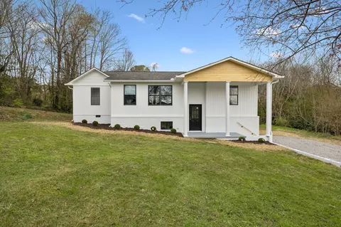 614 Shoemaker St, Athens, TN 37303