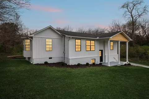 614 Shoemaker St, Athens, TN 37303