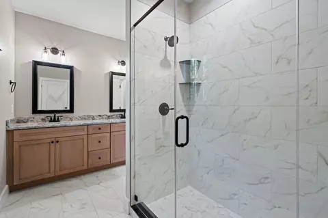 Bath - 211 Mountain View Cir, Ocoee, TN 37361 photo 4 of 5