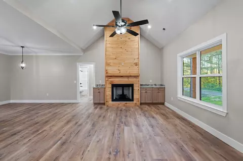 Living - 211 Mountain View Cir, Ocoee, TN 37361 photo 2 of 4