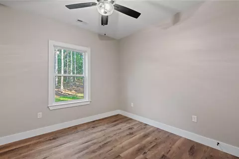 Bedroom - 211 Mountain View Cir, Ocoee, TN 37361 photo 2 of 3