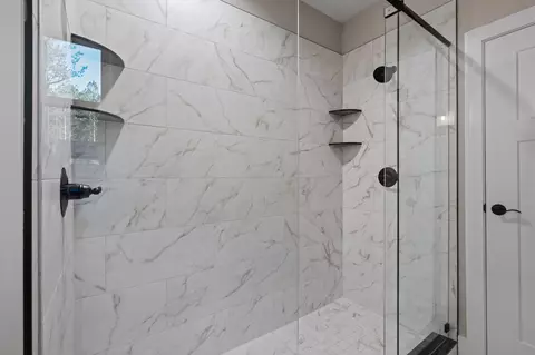Bath - 211 Mountain View Cir, Ocoee, TN 37361 photo 3 of 5