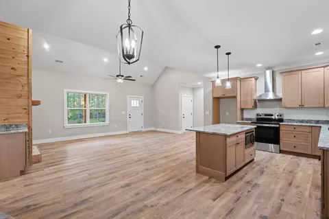 Living - 211 Mountain View Cir, Ocoee, TN 37361 photo 3 of 4