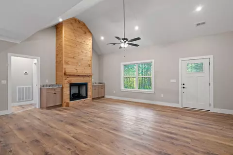 Living - 211 Mountain View Cir, Ocoee, TN 37361 photo 4 of 4