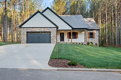 211 Mountain View Cir, Ocoee, TN 37361