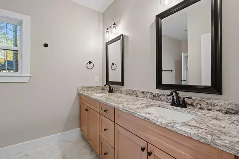 Bath - 211 Mountain View Cir, Ocoee, TN 37361 photo 2 of 5