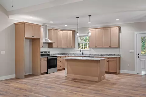 Kitchen - 211 Mountain View Cir, Ocoee, TN 37361 photo 2 of 2