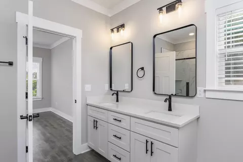 Bath - 2153 Old Federal Rd, Ocoee, TN 37361 photo 2 of 4